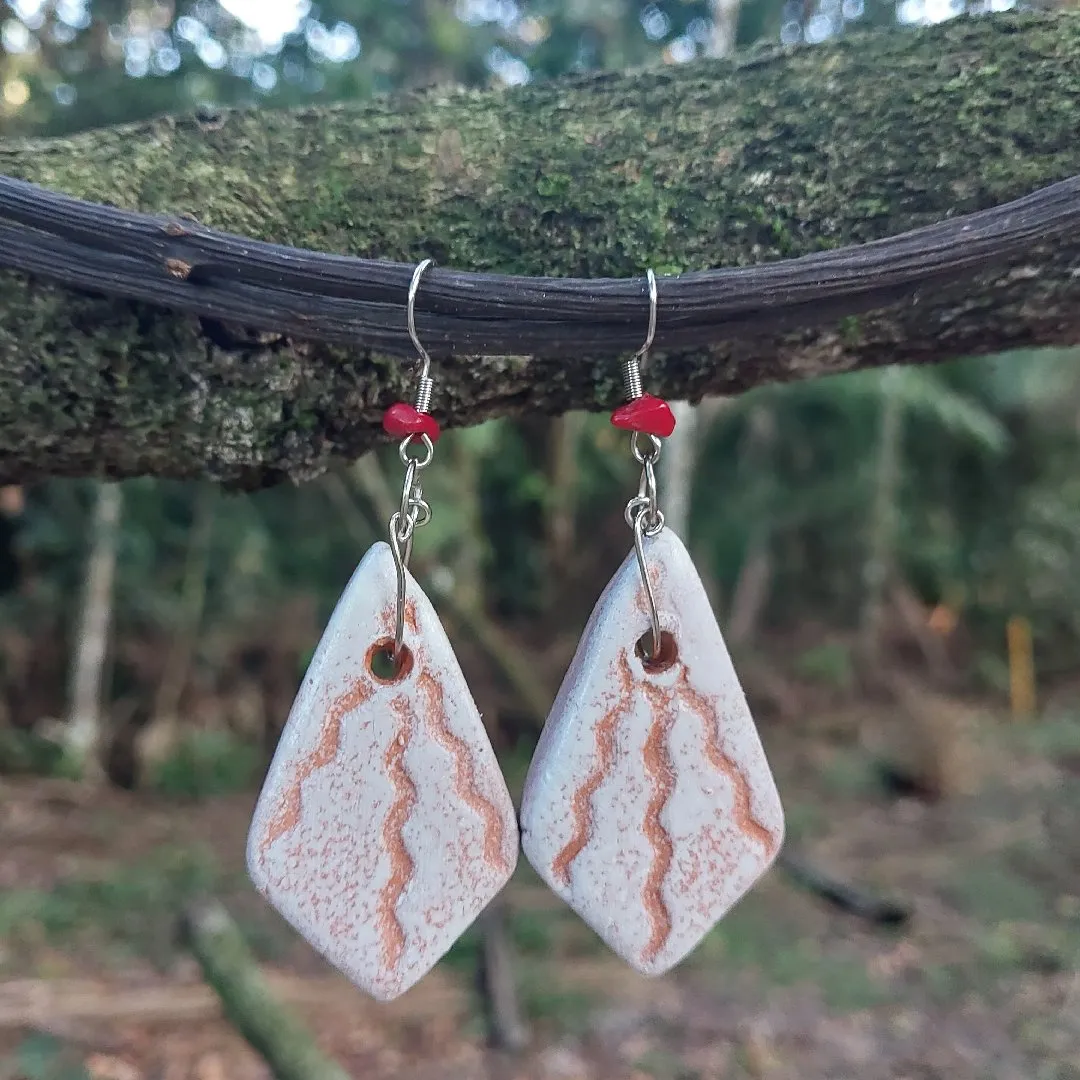 Brinco Artesanal em Cerâmica – Caminhos da Terra