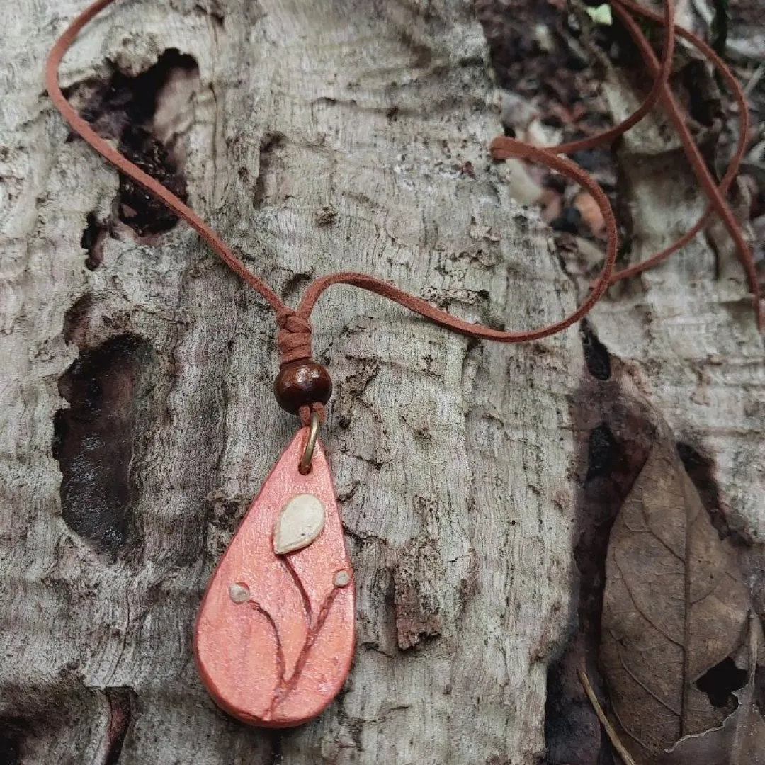 Colar Broto da Terra em Cerâmica Artesanal