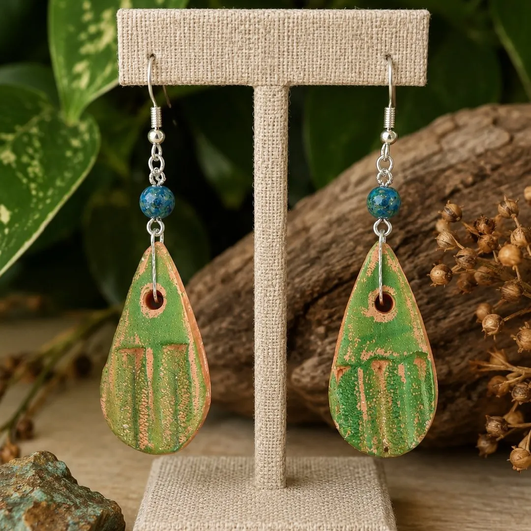 Brinco Gota Verde – Cerâmica Artesanal com Jaspe Verde